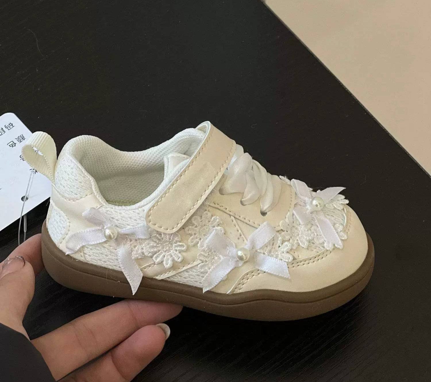 Tênis Infantil Florzinhas e Lacinho