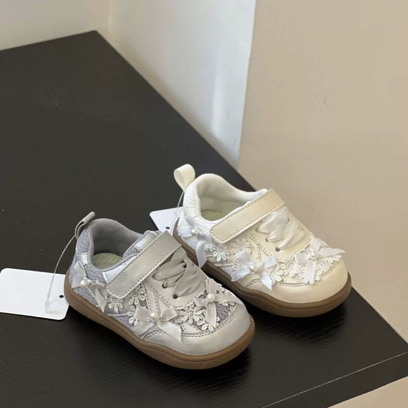 Tênis Infantil Florzinhas e Lacinho