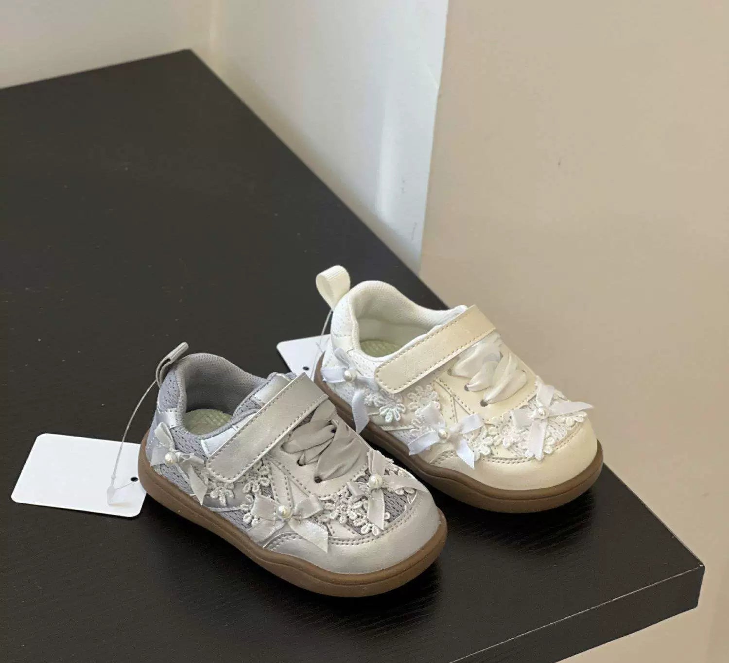 Tênis Infantil Florzinhas e Lacinho