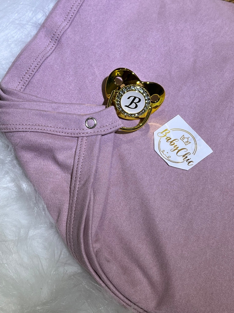 Manta em fio egípcio com prendedor de chupeta