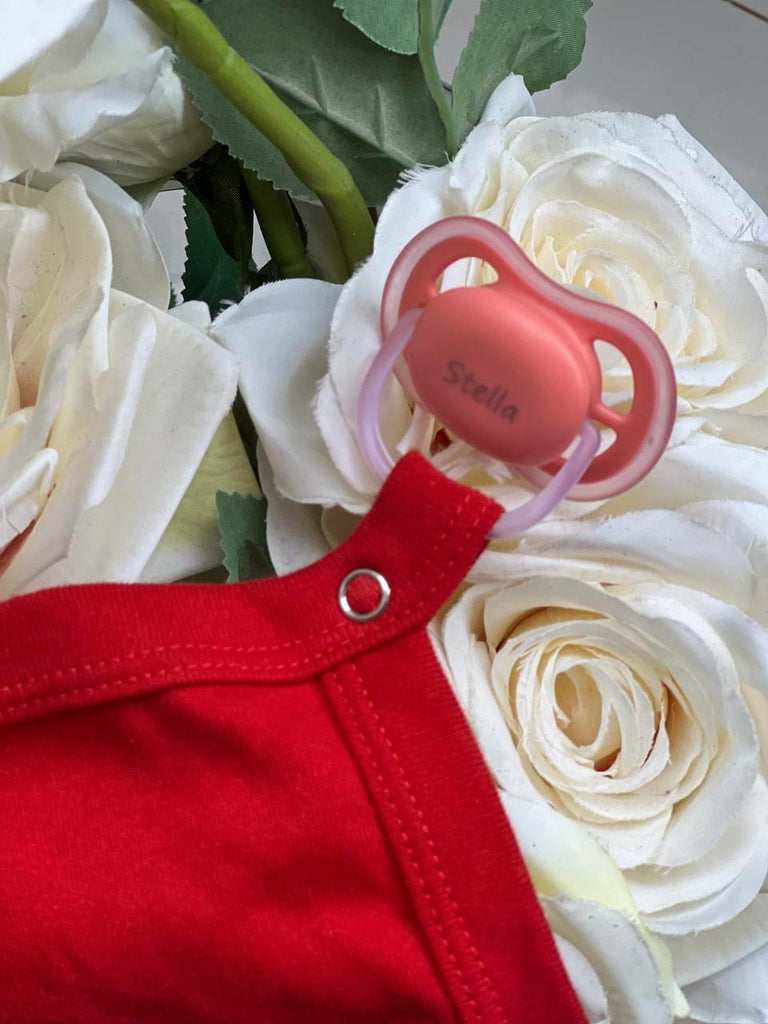 Manta em fio egípcio com prendedor de chupeta